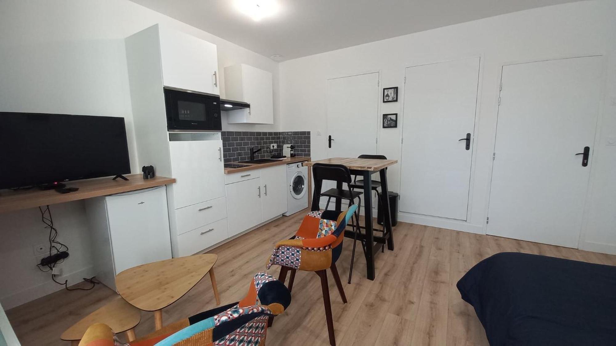 Segre Centre ✰ Studio ✰ 24M² ✰ Cuisne ✰ Wifi ✰ Tout Neuf! Exterior photo